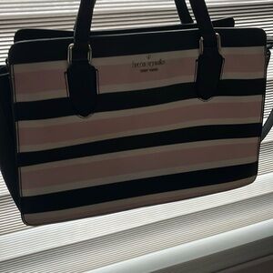 Authentic Kate Spade Leather
Crossbody purse with matching wallet